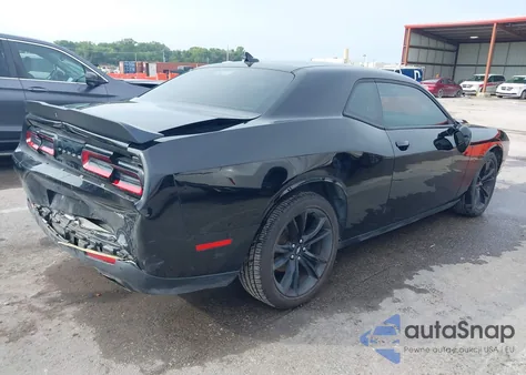 2018 Dodge Challenger Sxt Plus z USA, uszkodzony, nr VIN 2C3CDZAG3JH333537